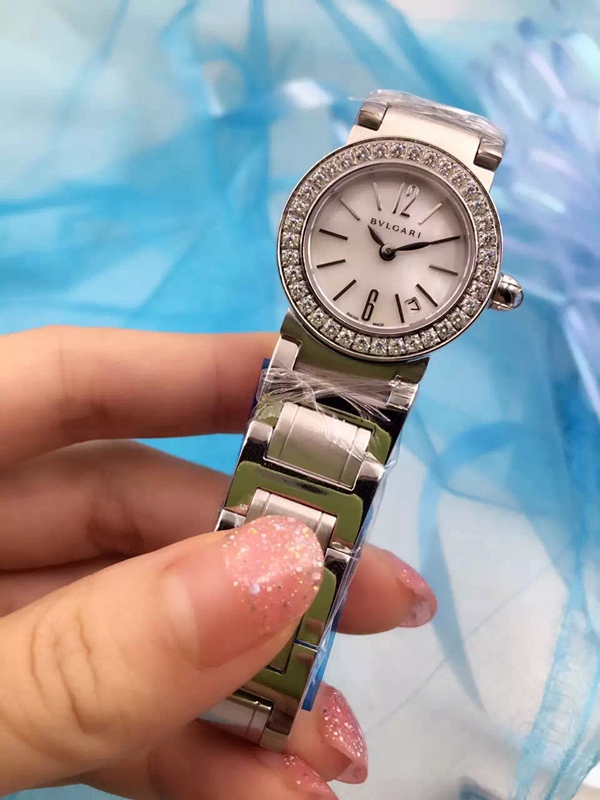 ブルガリ時計正面デザイン